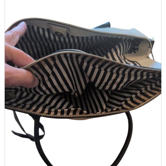 VTG Kate Spade NY Cream/Black Fold Over Handbag Tassel Pebbled Crossbody Strap - Picture 3 of 6